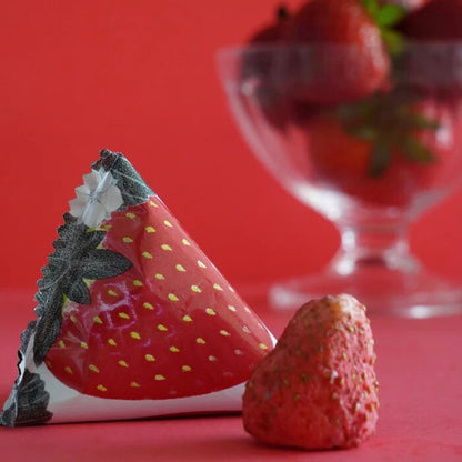 DADACA    CACAOCAT Hello! Ichigo Market しみこみホワイトショコラ 4 個入り