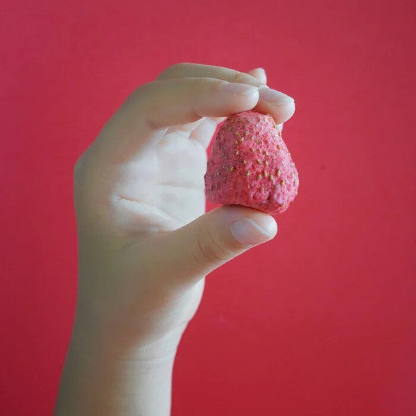 DADACA    CACAOCAT Hello! Ichigo Market しみこみホワイトショコラ 4 個入り